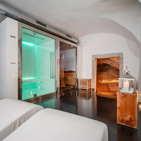 Hotel On The Rock