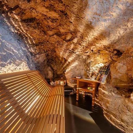 Hotel On The Rock 3*